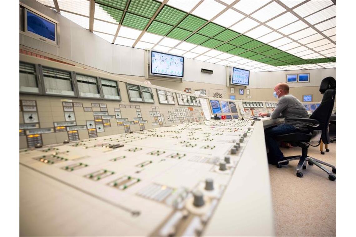 Rund die Hälfte der Deutschen aufgeschlossen für Atomkraft Ende des Jahres geht das Atomkraftwerk Brokdorf endgültig vom Netz. Foto: Christian Charisius/dpa