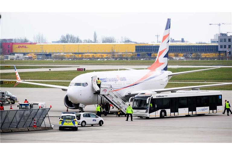 Ende März kamen 174 Afghaninnen und Afghanen mit einem Charterflug in Hannover an. (Archivbild)