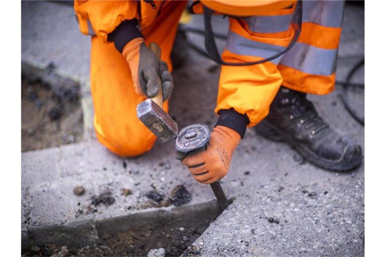 Ende Oktober waren noch mehr als 17.000 Ausbildungsplätze im Handwerk frei. Foto: Jens Büttner/dpa-Zentralbild/dpa