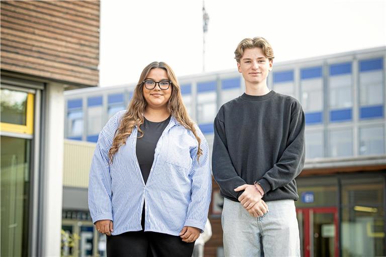 Engagieren sich beide seit der fünften Klasse in der Schülermitverantwortung – Amela Arifi an der Max-Eyth-Realschule und Konradin Zanker am Max-Born-Gymnasium. Foto: Alexander Becher