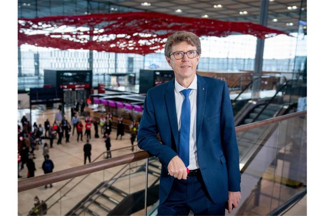BER-Aufsichtsrat befasst sich mit Lütke-Daldrup-Nachfolge Engelbert Lütke Daldrup, Vorsitzender der Geschäftsführung vom BER im Terminal 1 des neuen Hauptstadtflughafens Berlin Brandenburg „Willy Brandt“ (BER). Foto: Kay Nietfeld/dpa