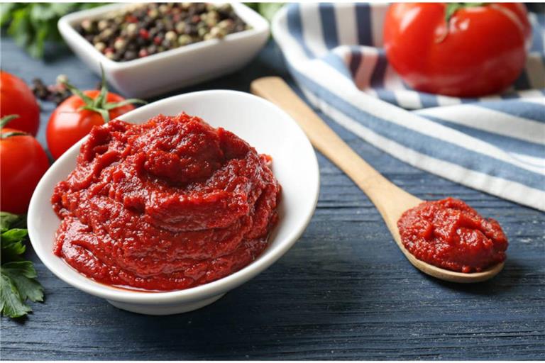 Entdecken Sie 5 kreative Alternativen zu Tomatenmark. Von frischen Tomaten bis hin zu Umami-reichen Würzsaucen.