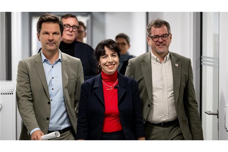 Enteigner ante portas? Steffen Krach (SPD), Elif Eralp (Linke) und Werner Graf (Bündnis 90/Die Grünen) wollen demnächst Koalitionsgespräche führen. Laut Sondierungspapier planen sie die Vergesellschaftung von 150.000 Wohnungen.