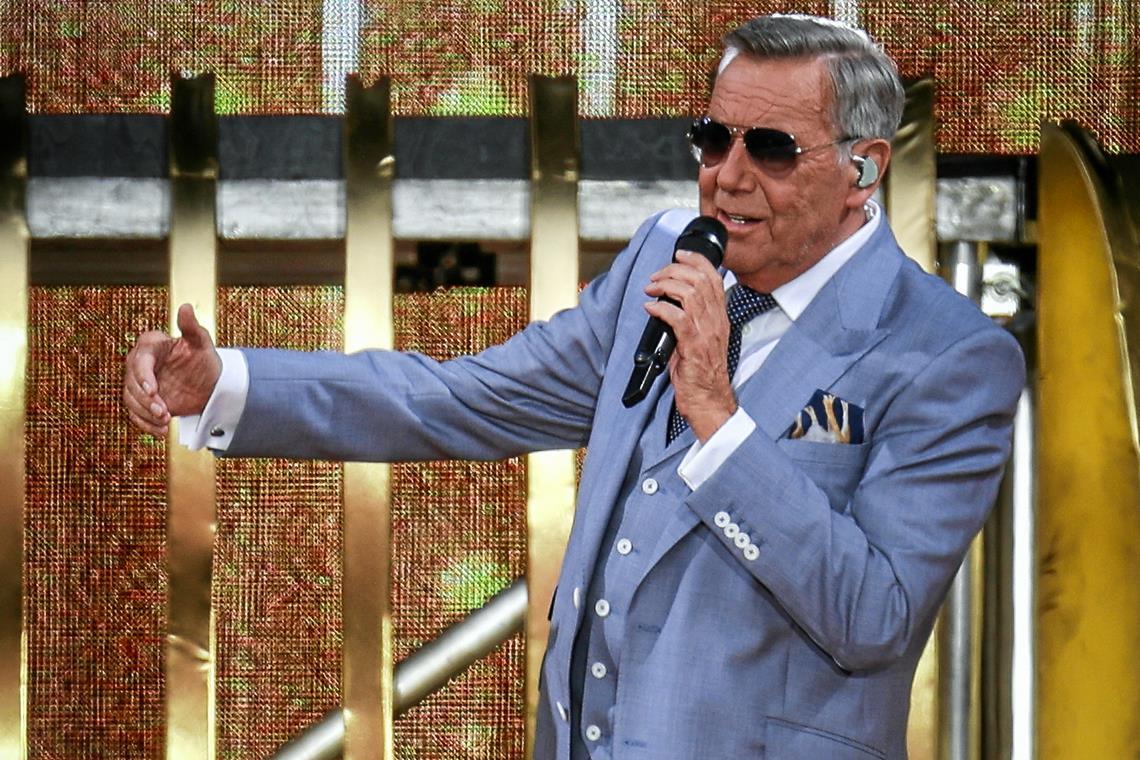 Entertainer im feinen Zwirn: Roland Kaiser bei seinem Konzert in Aspach vor zwei Jahren. Am Samstag ist er erneut im Fautenhau zu Gast.Archivfoto: Alexander Becher