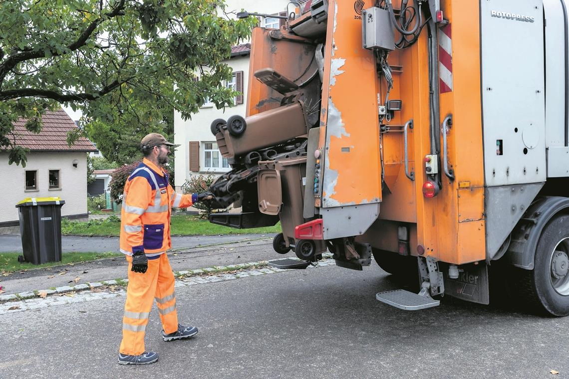 Entsorgungsunternehmen arbeiten im Schichtbetrieb. Archivfoto: J. Fiedler