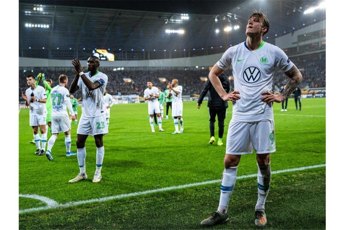 Enttäuscht: Die Wolfsburg-Spieler nach dem 2:2 in Gent. Foto: Guido Kirchner/dpa