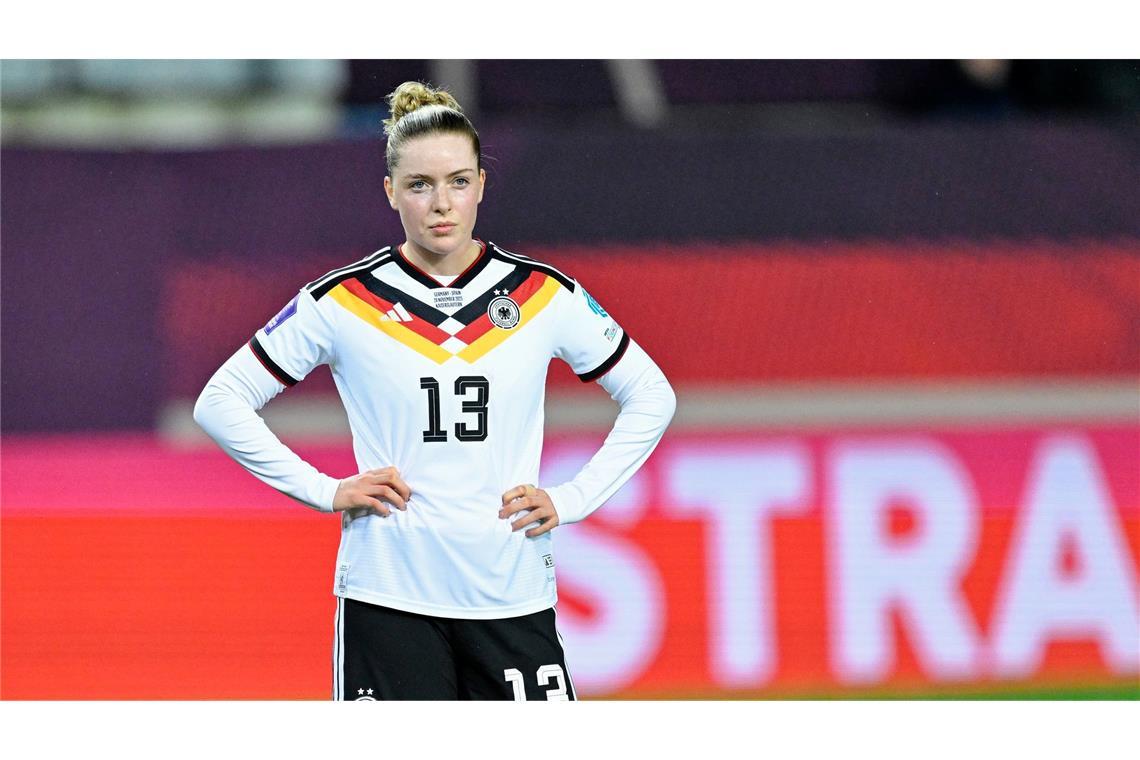 Enttäuscht über die torlose Partie: Alara Sehitler und die DFB-Frauen.