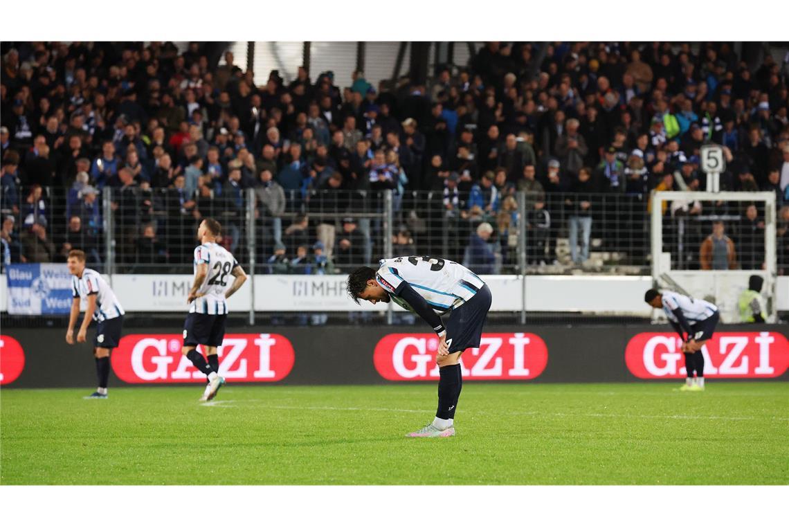 Enttäuschte Kickers-Spieler.