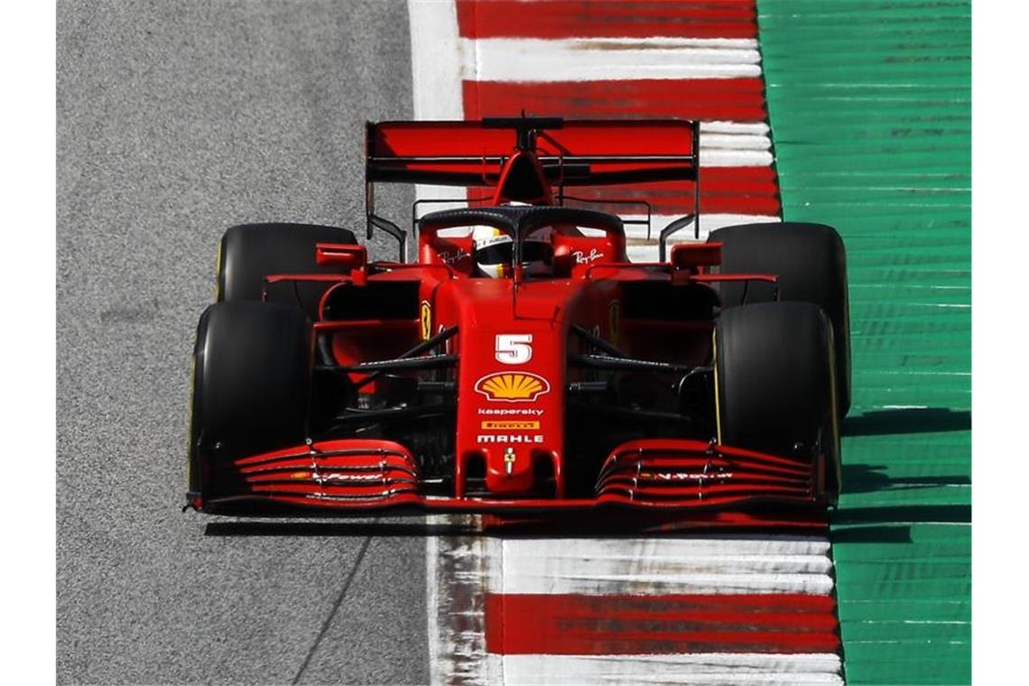 Vettel im Training 16. - Bottas erhöht Druck auf Hamilton Enttäuschte mit Rang 16 beim Training: Sebastian Vettel. Foto: Leonhard Foeger/Pool Reuters/AP/dpa