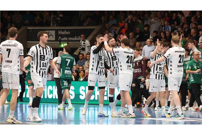 Enttäuschung bei Frisch Auf, Jubel bei den Spielern des THW Kiel über den Auswärtssieg in der ausverkauften Göppinger EWS-Arena.