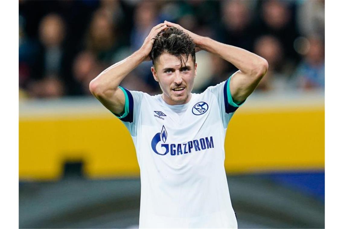 Enttäuschung bei Schalkes Alessandro Schöpf nach der Niederlage gegen Hoffenheim. Foto: Uwe Anspach/dpa