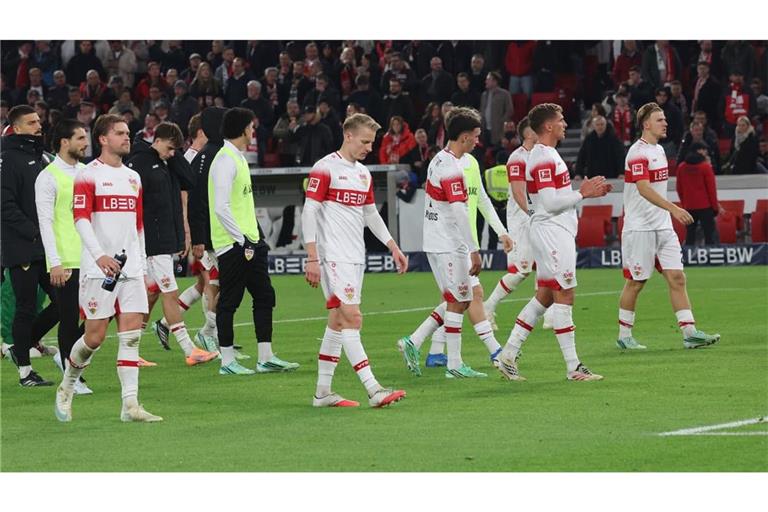Enttäuschung: die VfB-Profis nach der Gladbach-Niederlage