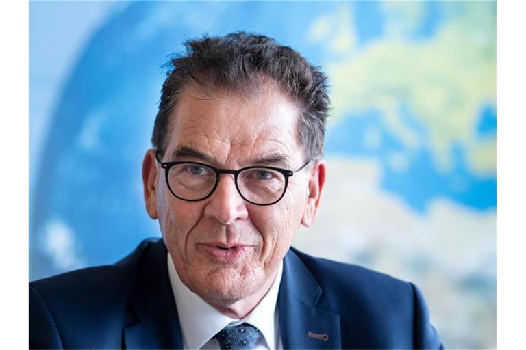 Entwicklungsminister Gerd Müller (CSU) zählt zu den Befürwortern eines Lieferkettengesetzes. Foto: Bernd von Jutrczenka/dpa