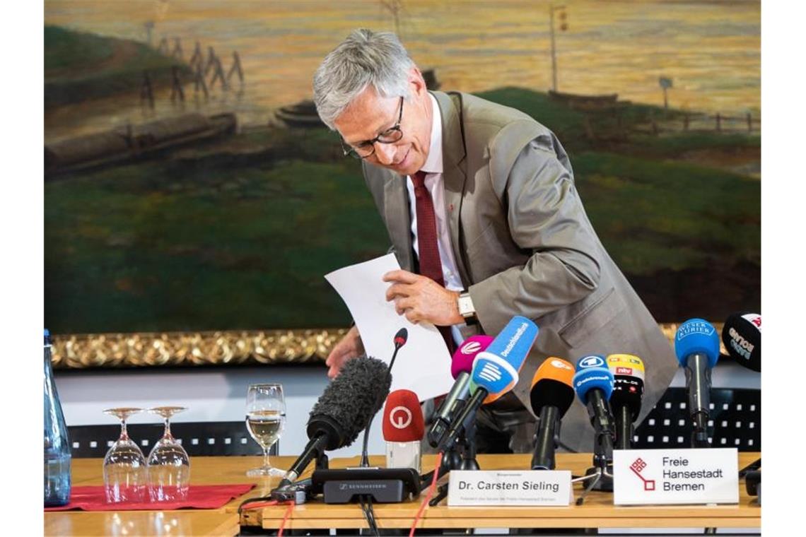 Rot-grün-roter Paukenschlag in Bremen Er geht: Carsten Sieling (SPD) tritt als Bremer Bürgermeister zurück. Foto: Christina Kuhaupt
