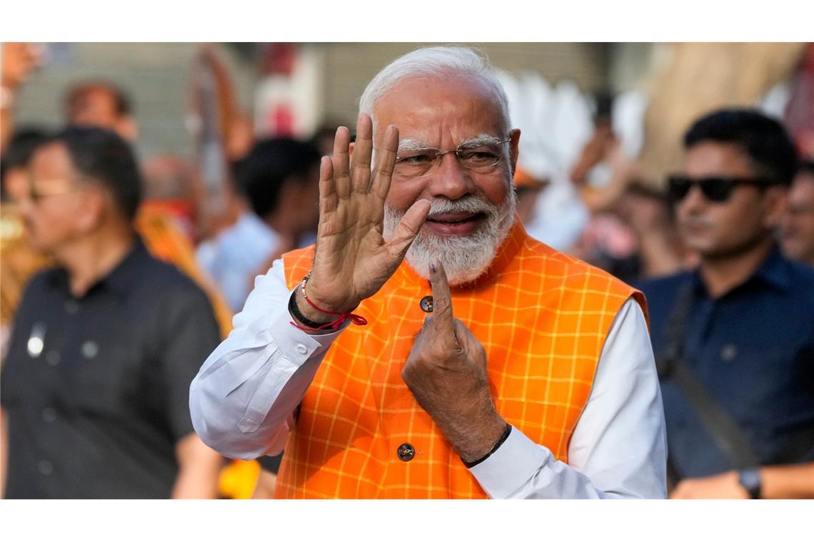 Er hofft auf seine Wiederwahl: Der indische Premierminister Narendra Modi hat in Ahmedabad seine Stimme bei den noch bis Juni laufenden Parlamentswahlen abgegeben.