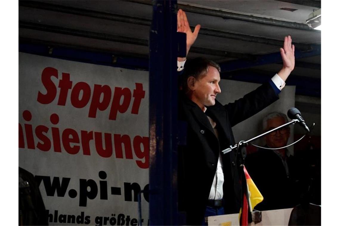 Er markiert den rechten Rand der Partei: Björn Höcke, AfD-Fraktionschef in Thüringen, bei einer Demonstration des islam- und ausländerfeindlichen Bündnisses Pegida. Foto: Robert Michael/dpa-Zentralbild/dpa