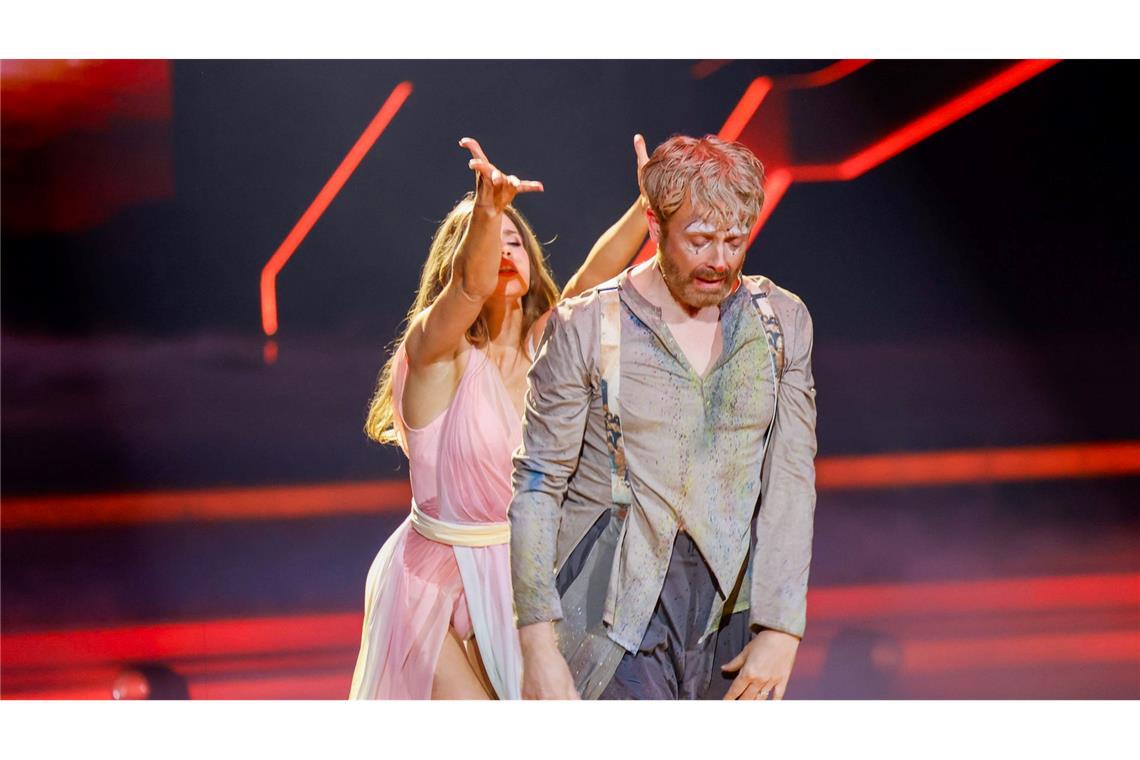 Er spielte den Clown: Musiker Ross Antony mit seiner Partnerin Mariia Maksina.