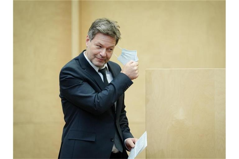 Er steht beim wichtigsten Thema der Grünen vor einer großen und schwierigen Aufgabe: Robert Habeck. Foto: Kay Nietfeld/dpa