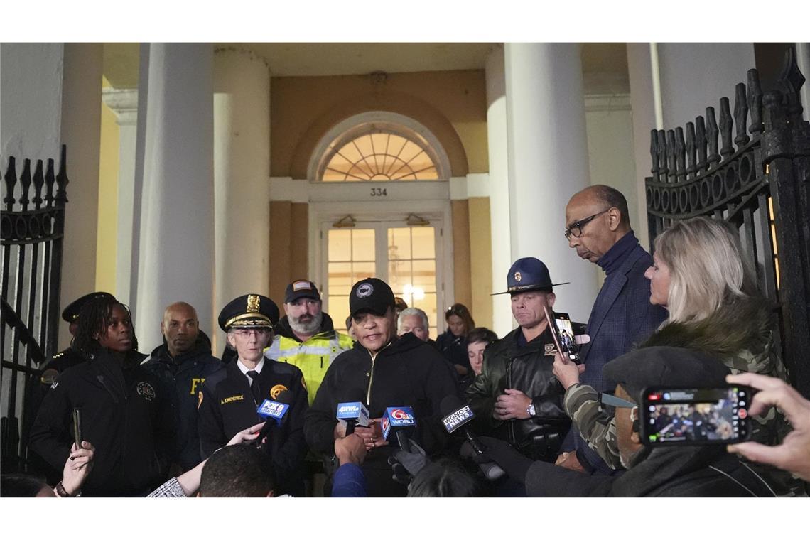 Mutmaßlicher Attentäter war ein 42-jähriger Ex-Soldat „Er versuchte so viele Menschen zu überfahren wie möglich“, sagte New Orleans’ Polizeichefin Anne Kirkpatrick in einer Pressekonferenz.