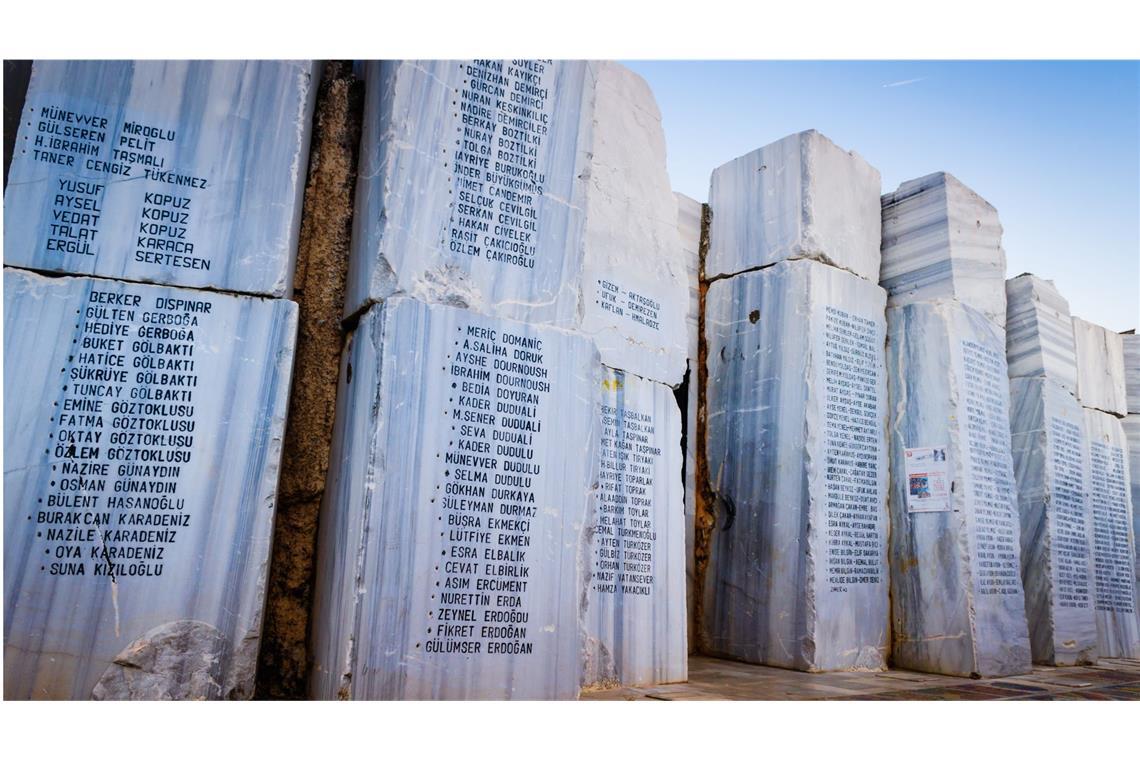 Mega-Beben: Experten warnen vor Hunderttausenden Toten Erdbeben-Memorial in Istanbul: Ein Beben rund um die Stärke 7 ist der in der türkischen Metropole mit 16 Millionen Menschen längst überfällig.