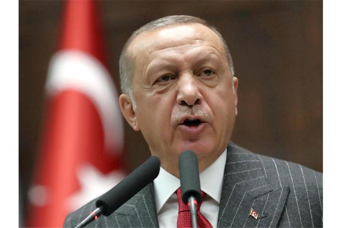 Türkei baut Strafzölle gegen US-Produkte ab Erdogan ordnete an, die Einfuhrzölle auf 22 US-Produkte wieder um die Hälfte zu senken. Foto: AP
