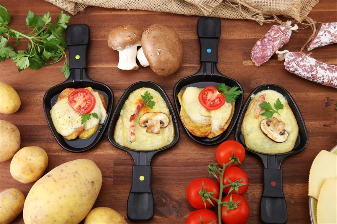Erfahren Sie, wie Sie Kartoffeln für Raclette optimal vorbereiten, welche Sorten sich eignen und worauf Sie beim Kochen achten sollten, um den perfekten Genuss zu garantieren.