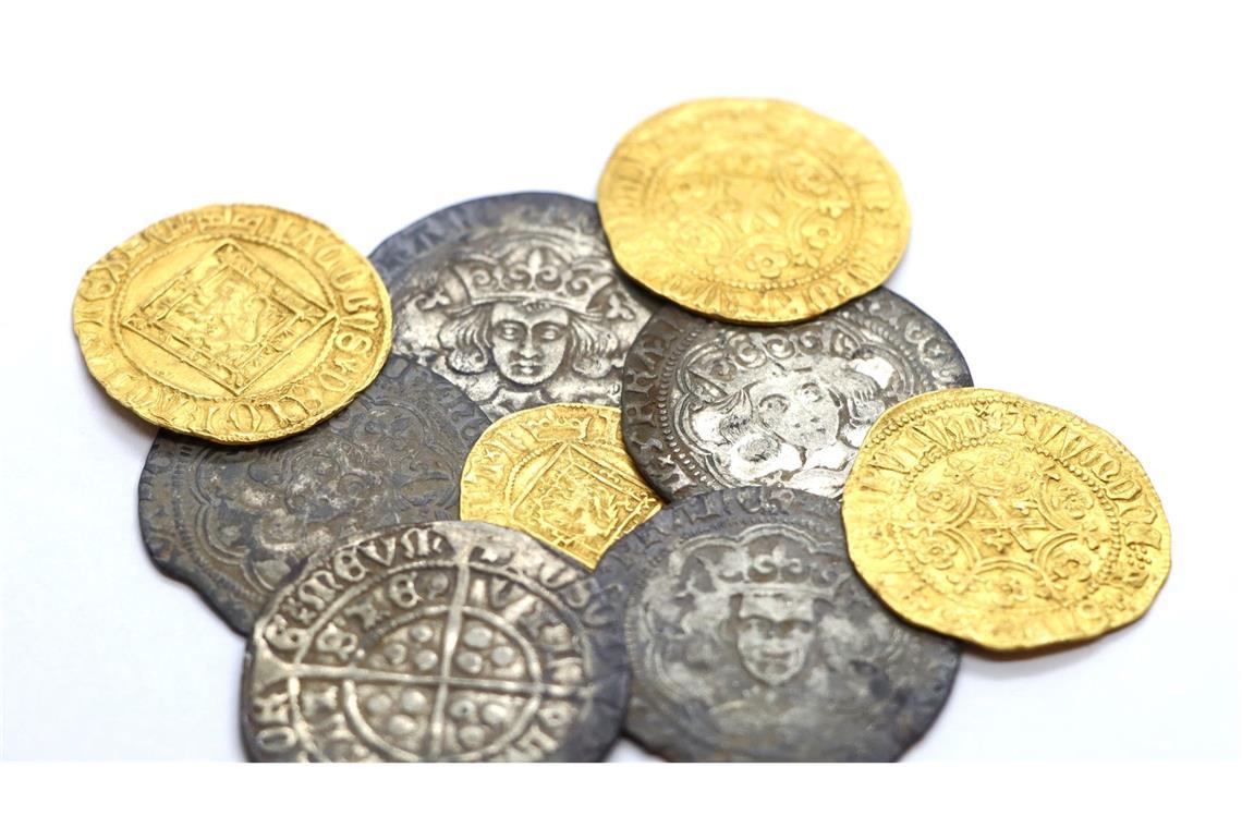Metallsucher finden Münzschatz in Schottland Erfolg für zwei Metallsucher: Sie stießen in Schottland auf Gold- und Silbermünzen. (Handout)