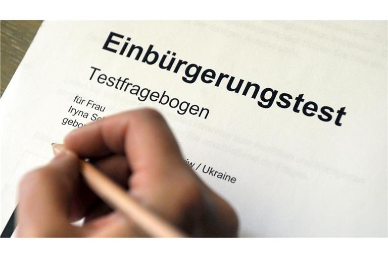 Erfolgreich absolvierte Sprachtests werden nicht nur für die Einbürgerung verlangt, sondern in vielen Fällen auch für den Familiennachzug. (Symbolbild)