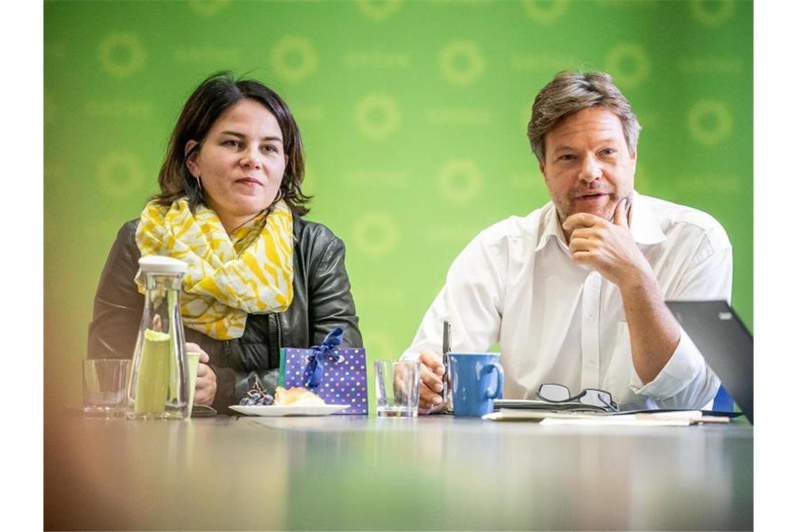 Grüne in Umfrage erstmals gleichauf mit der Union Erfolgsduo: Die Grünen-Vorsitzenden Robert Habeck und Annalena Baerbock. Foto: Michael Kappeler