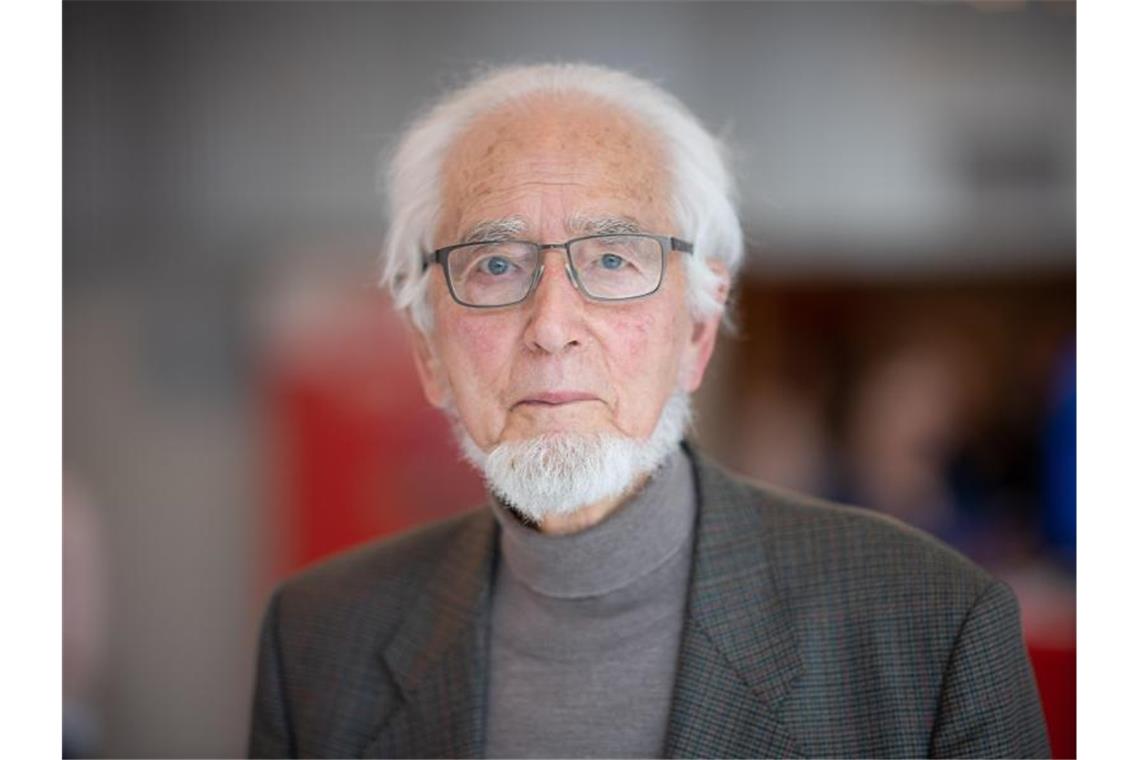 Erhard Eppler, ehemaliger SPD-Landesvorsitzender in Baden-Württemberg, nimmt am Landesparteitag der SPD Baden-Württemberg teil. Foto: Sebastian Gollnow/dpa