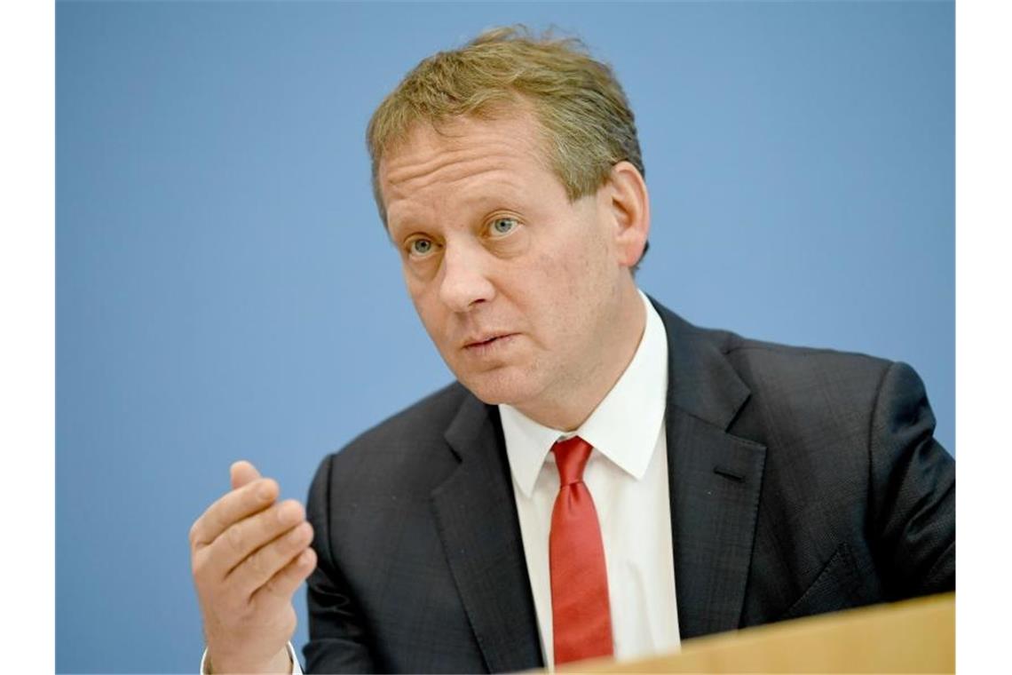 DIHK: Nach wie vor akute Liquiditätsengpässe bei Firmen Eric Schweitzer ist Präsident des Deutschen Industrie- und Handelskammertages. Foto: Britta Pedersen/dpa-Zentralbild/dpa