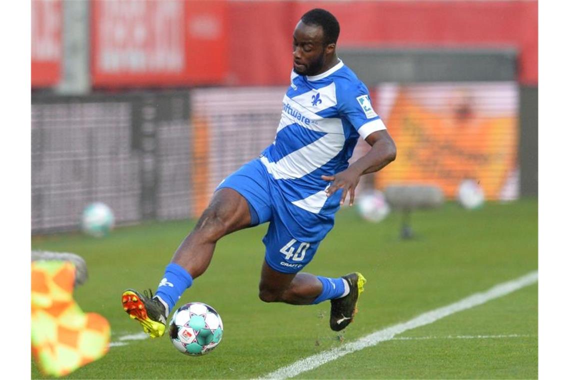 Berko stürmt ab sofort für Sandhausen Erich Berko von Darmstadt spielt den Ball. Foto: Timm Schamberger/dpa/Archivbild