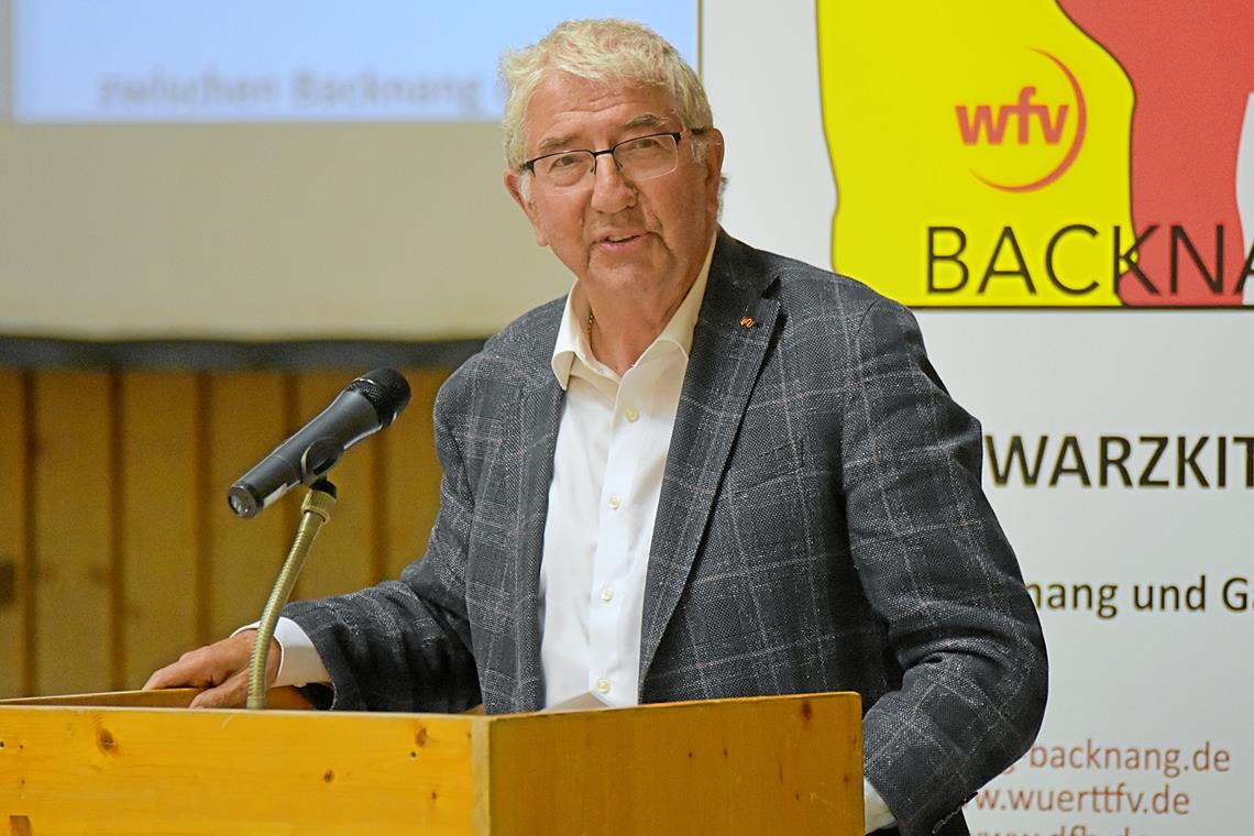 Erich Hägele beim Jubiläum der Backnanger Fußballschiedsrichtergruppe, einem der letzten Termine in offizieller Mission. Foto: Tobias Sellmaier