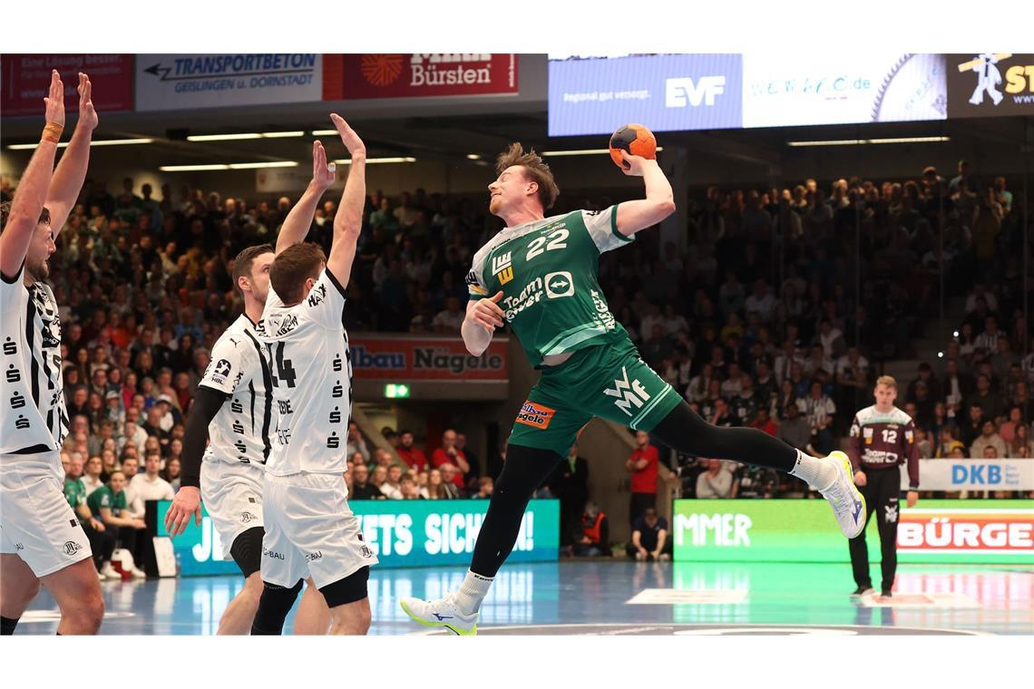 Erik Persson zieht aus dem Rückraum ab.