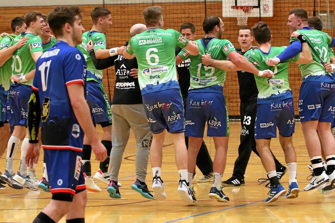HCOB: Mit sechstem Sieg in Serie alle Sorgen los Erleichterung und großer Jubel nach dem knappen Sieg bei HBW Balingen-Weilstetten II: Die Abstiegsrunde geht ohne den HC Oppenweiler/Backnang über die Bühne. Foto: A. Hornauer