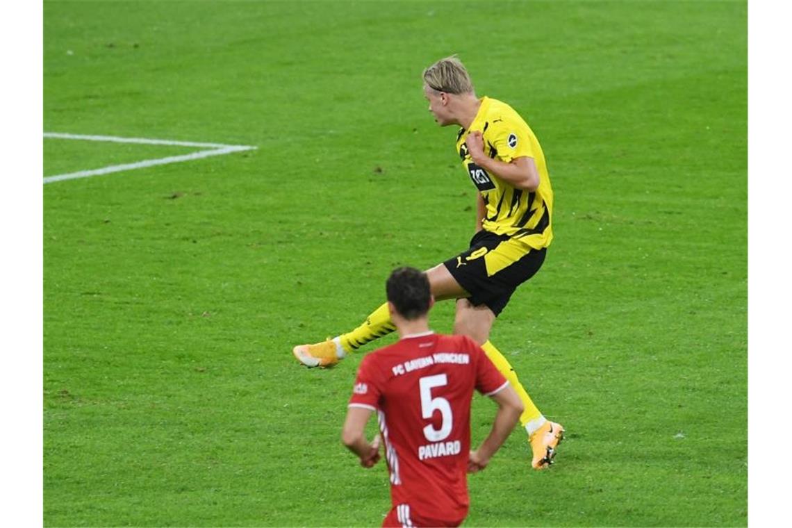 Erling Haaland sorgte vom Elfmeterpunkt für den Dortmunder Ausgleich. Foto: Andreas Gebert/Reuters/Pool/dpa