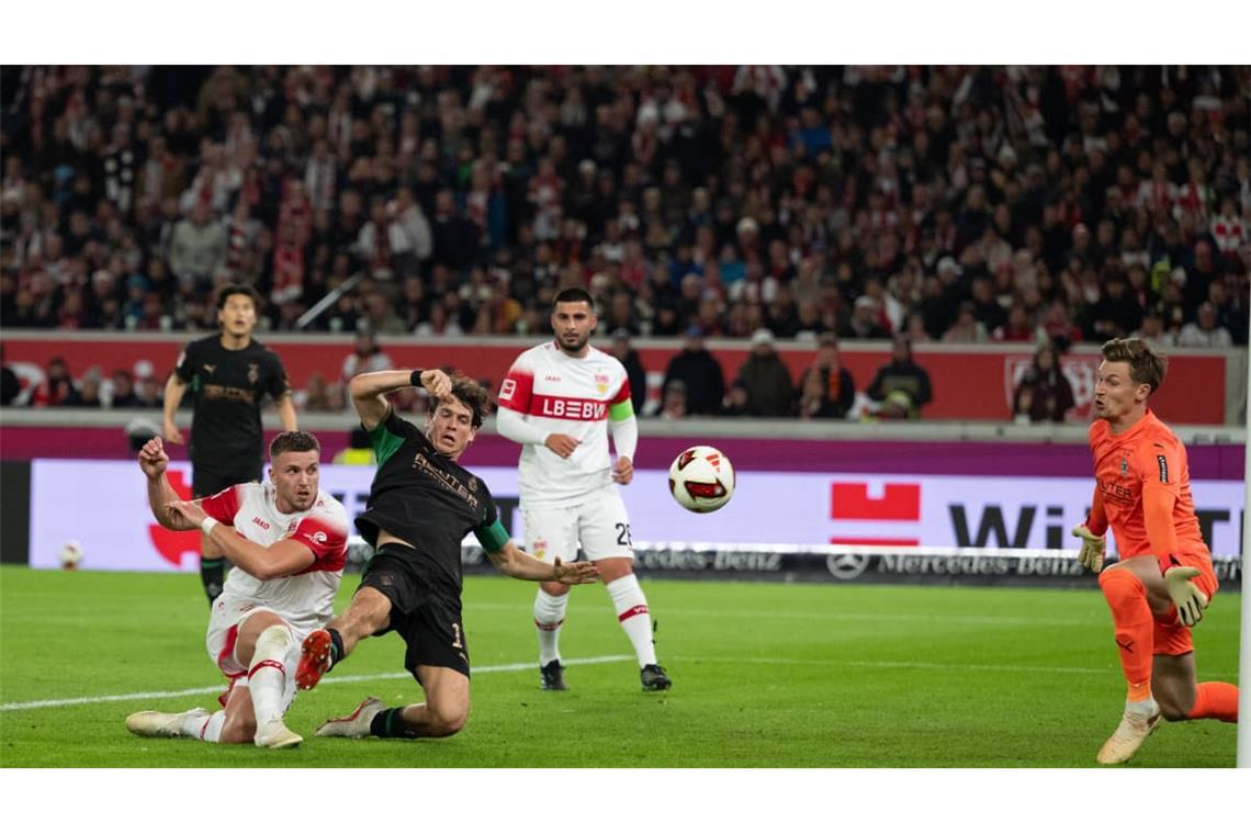Ermedin Demirovic bei seinem Treffer zum 2:3.