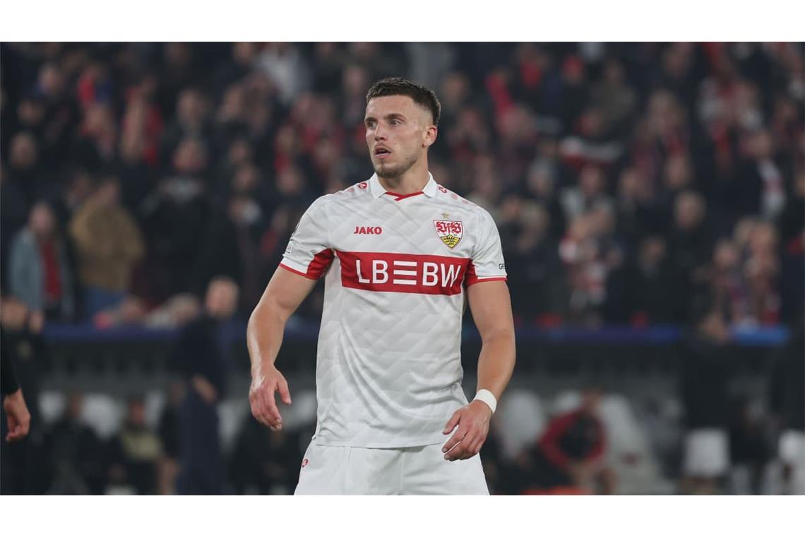 Ermedin Demirovic startet im Angriff.