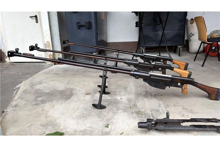 Ermittler entdecken in dem riesigen Waffenarsenal in Remscheid immer neue Verstecke. (Archivbild)