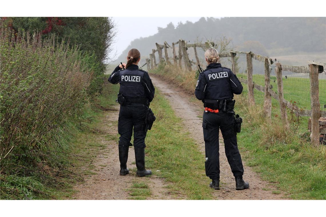 Ermittler gehen derzeit davon aus, dass es sich bei einer in einem Waldstück bei Güstrow gefundenen Kinderleiche um den vermissten achtjährigen Fabian handelt.