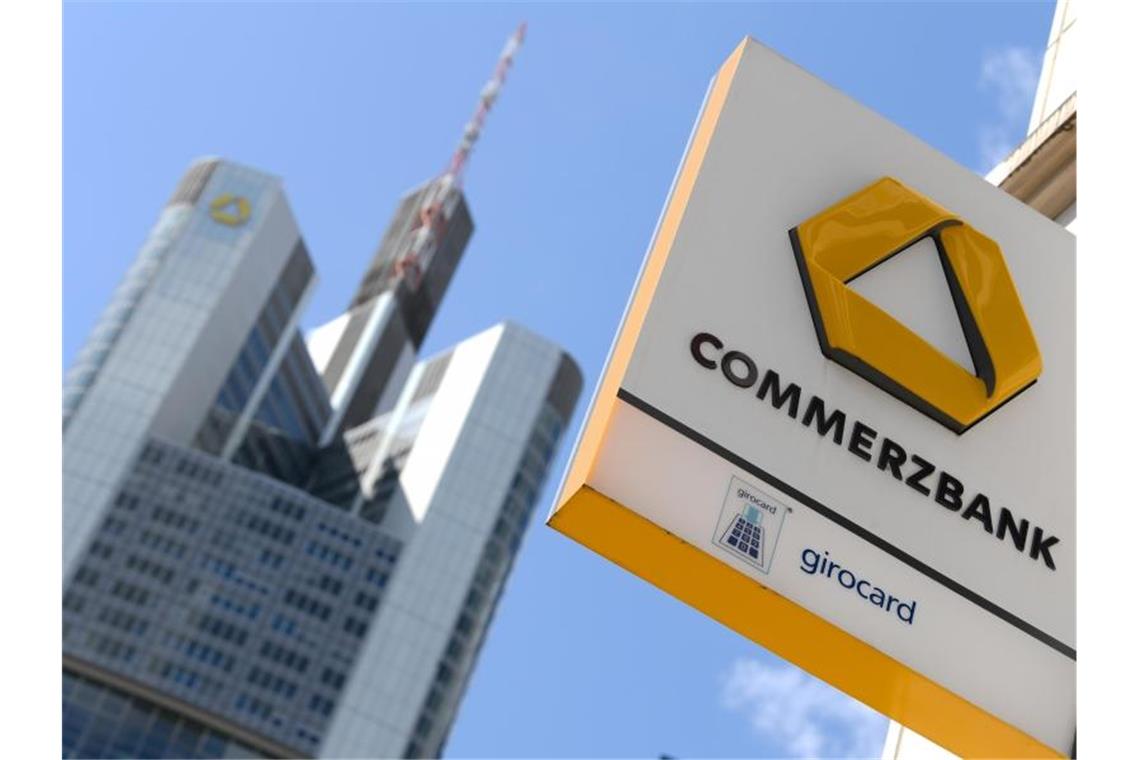 Ermittler haben Geschäftsräume der Commerzbank in Frankfurt durchsucht. Foto: Arne Dedert