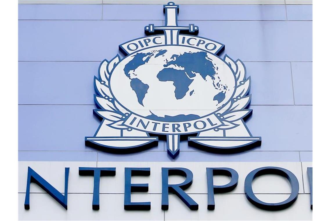 Ermittlungsbehörden wie Interpol sollen eine Software erhalten, die Ermittler mit einem Suchbegriff über eine Vielzahl von Telefongesprächen laufen lassen können. Foto: Wallace Woon/epa/dpa