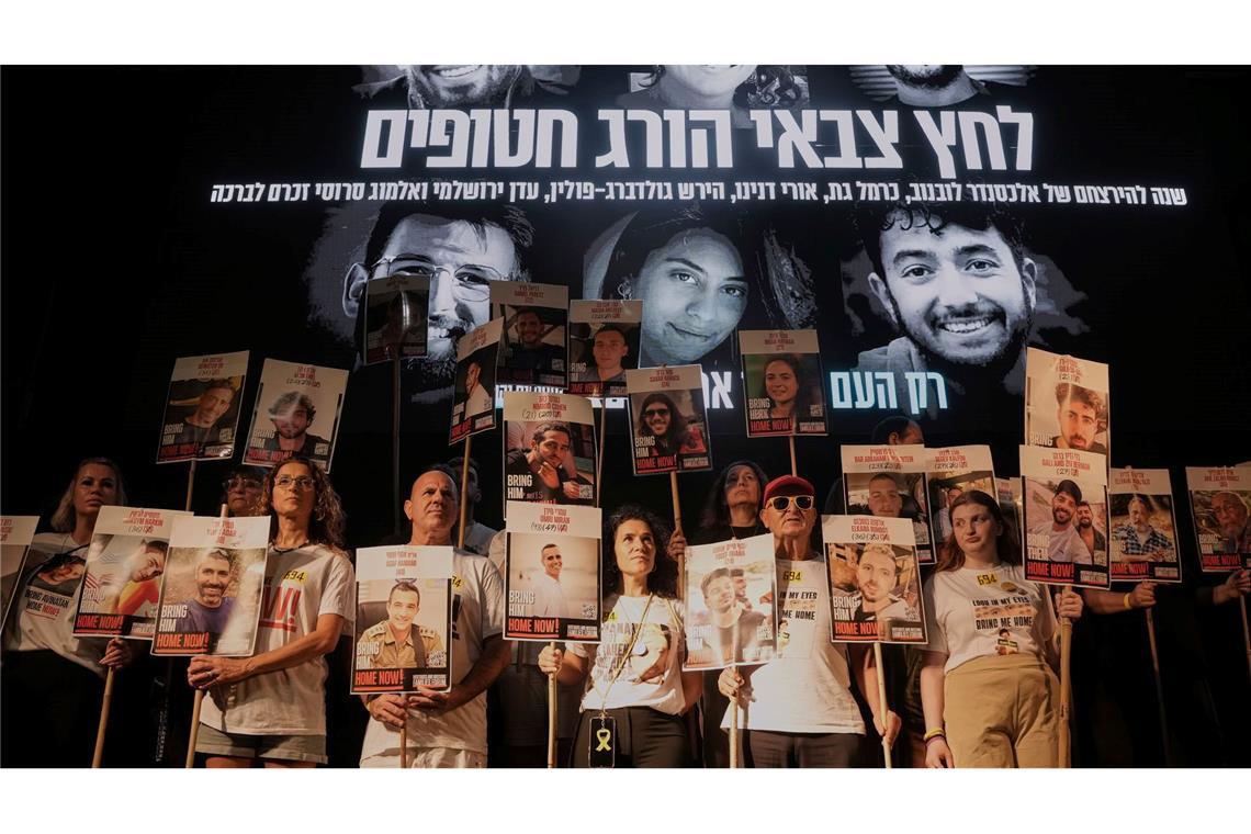 Israel tötet Regierungsmitglieder der Huthi-Miliz im Jemen Erneut demonstrierten in Israel Tausende Menschen für ein Ende des Gaza-Kriegs.
