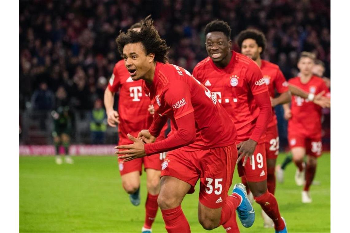 FC Bayern geht mit Trainer Flick auf Titel-Jagd Erneut der gefeierte Mann beim FC Bayern: Sturm-Youngster Joshua Zirkzee. Foto: Matthias Balk/dpa