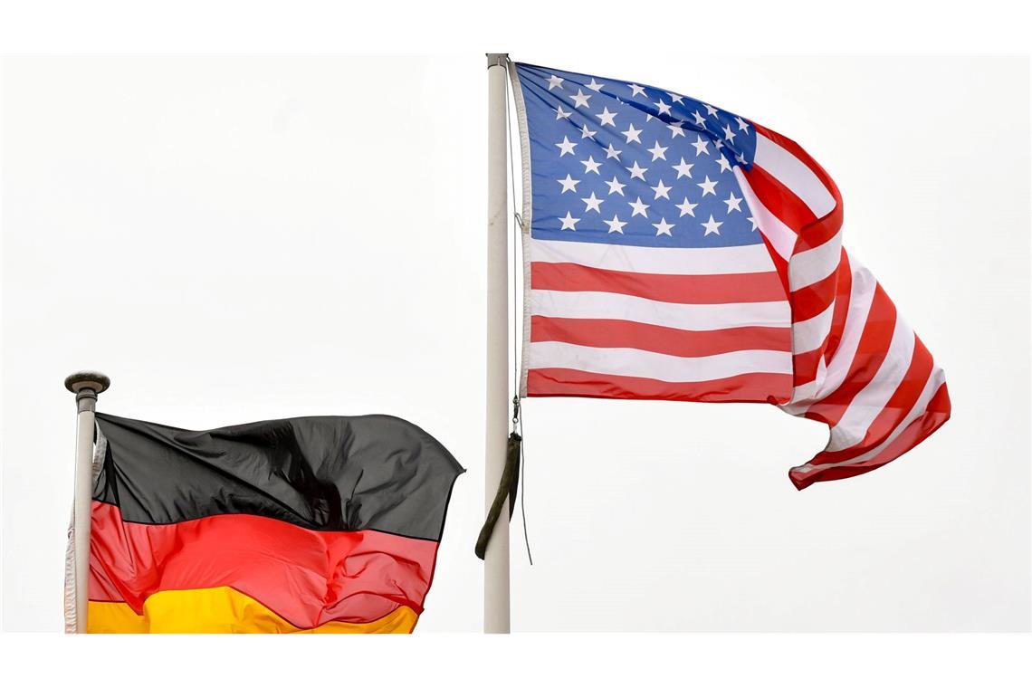 Hoher Überschuss für "Made in Germany" im Geschäft mit USA Erneut gewaltiger deutscher Exportüberschuss im Handel mit den USA (Symbolbild)