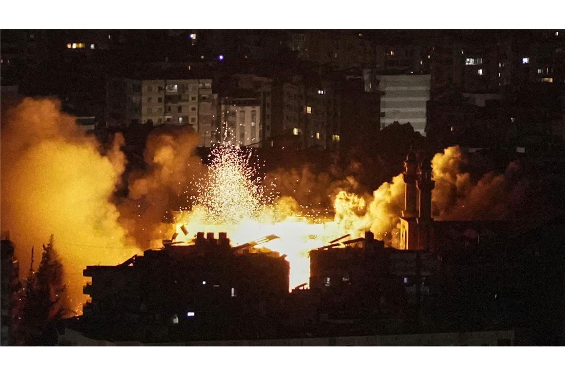 Israel mobilisiert Clans im Kampf gegen Hamas Erneut griff Israels Luftwaffe Ziele im Libanon an.