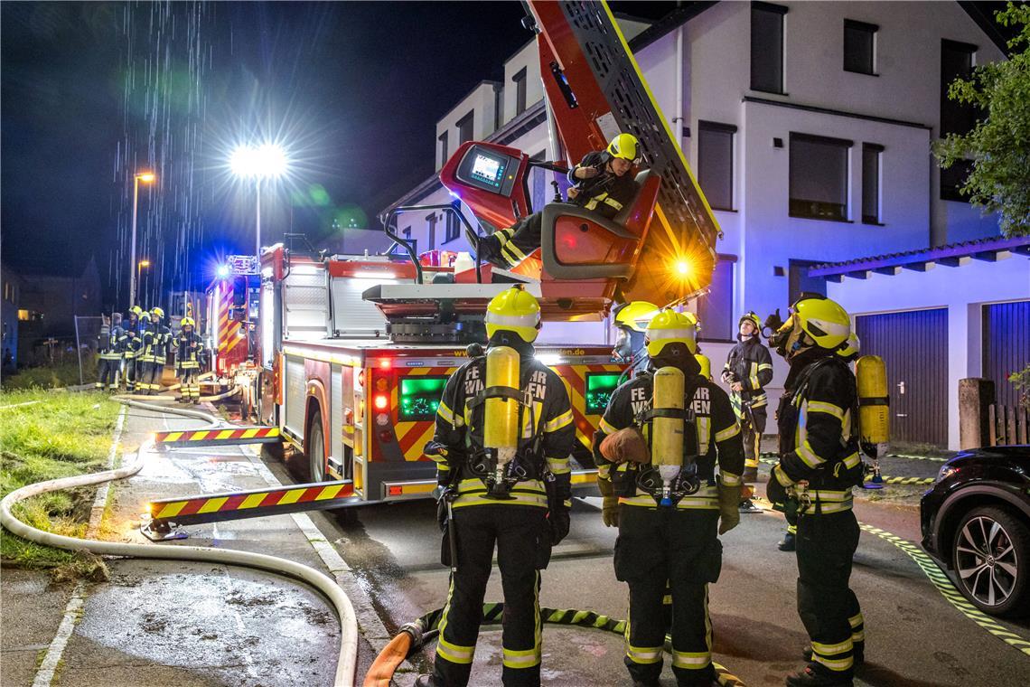 Brandstiftung in Winnender Mehrfamilienhaus Erneut muss die Feuerwehr Winnenden zu einem Brand in einem Mehrfamilienhaus in den Steinweg ausrücken.Foto: Kevin Lermer/7aktuell.de