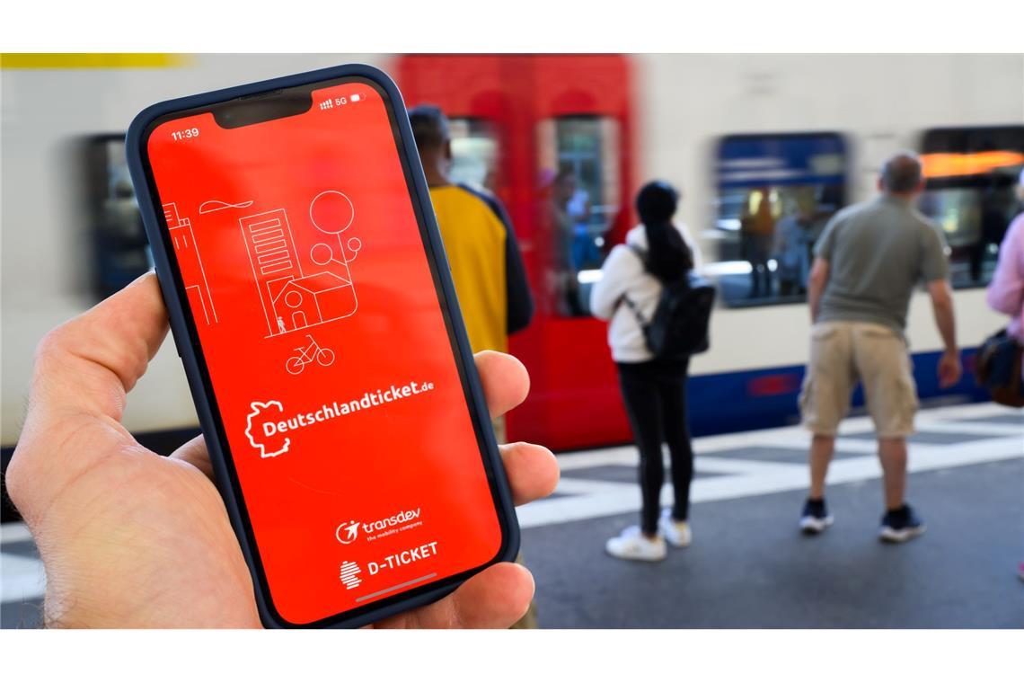 Verkehrsminister streiten über Zukunft des Deutschland-Abos Erneut streiten Bund und Länder über die Finanzierung des Deutschlandtickets. (Symbolbild)