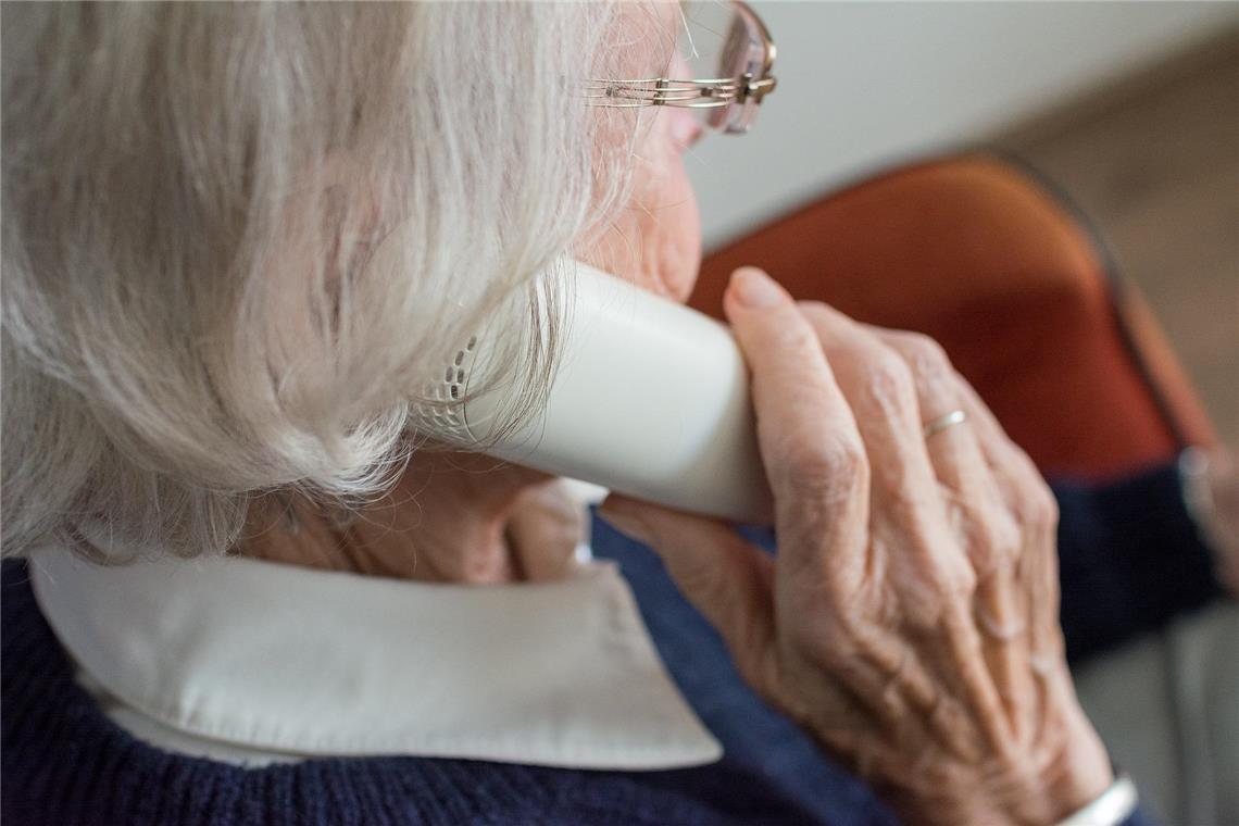 Erneut waren Telefonbetrüger mit einem Schockanruf erfolgreich. Symbolfoto: Sabine van Erp/Pixabay