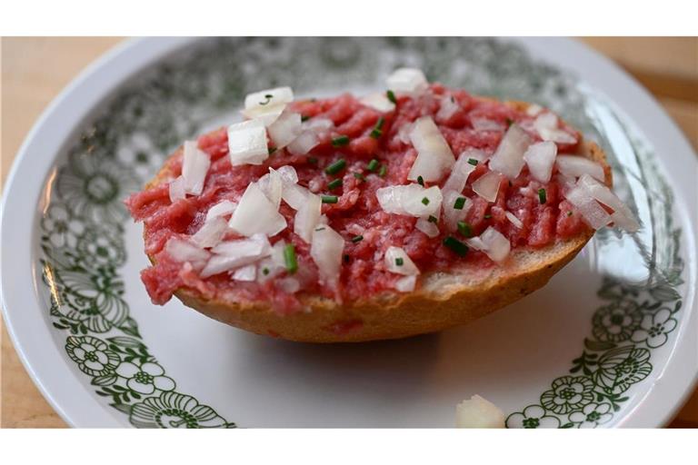 Erneuter Rückruf von Zwiebelmettwurst bei Penny. (Symbolbild)